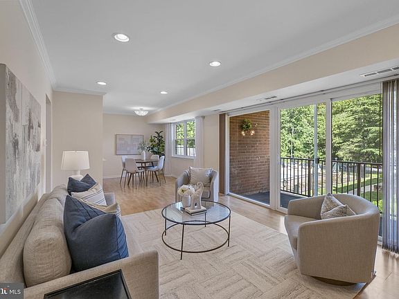 4th image of 858 College Pkwy #20