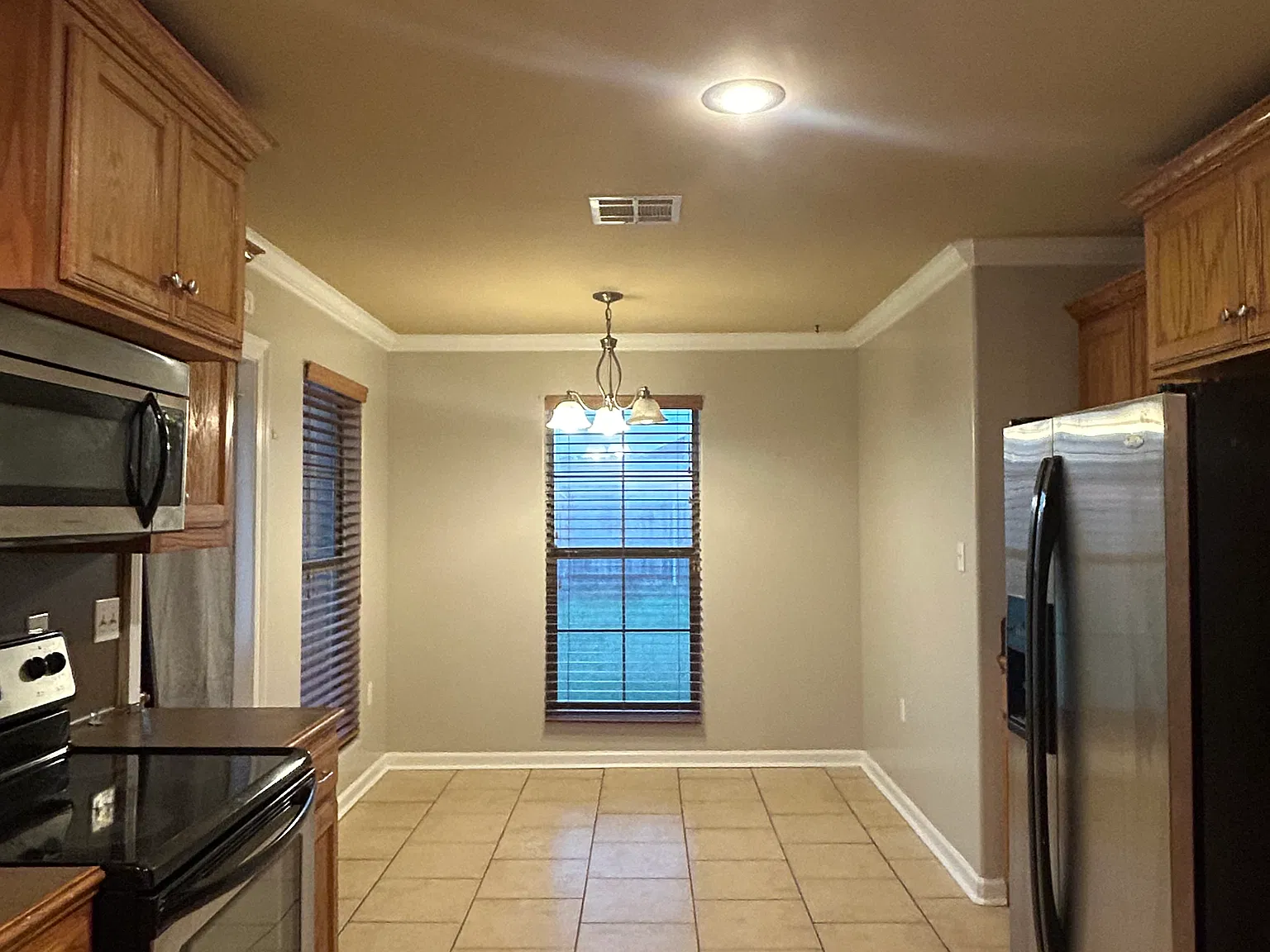 3 bed, 1400 sqft, $1,650 — Photo 3