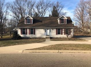 913 S Haven Pl, South Haven, MI 49090