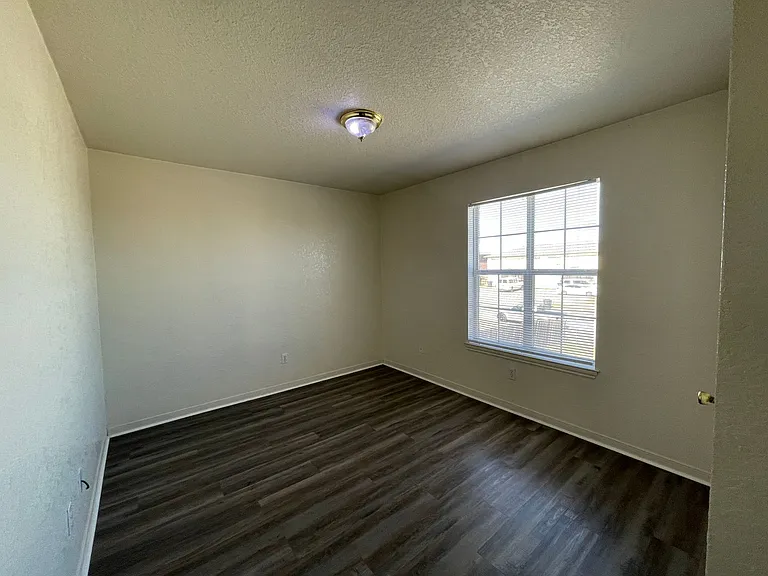 1606 Dugger Cir #D — Photo 15