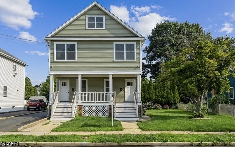 1st image of 92 3rd Avenue