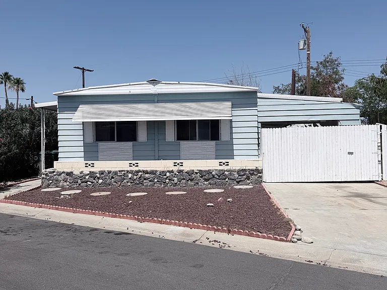 32160 Cody Ave — Photo 1