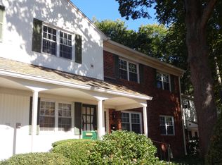 245 Unquowa Rd APT 105, Fairfield, CT 06824