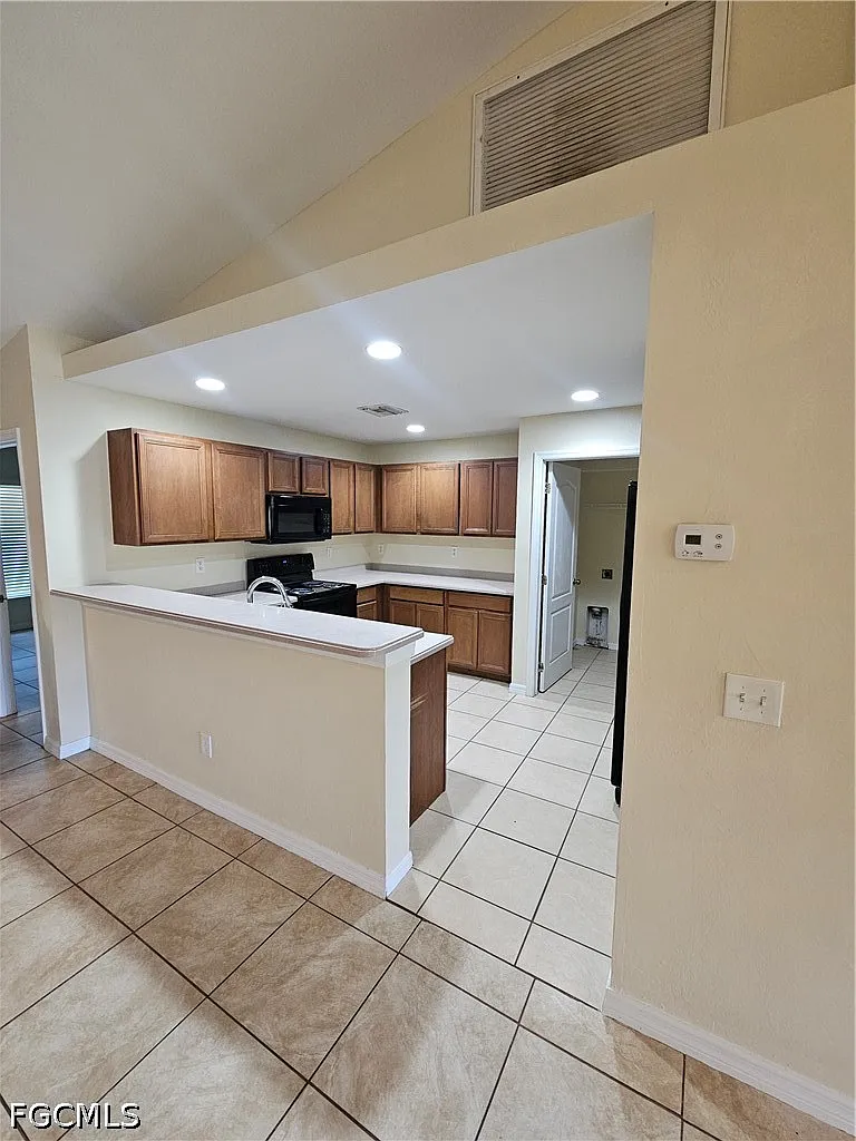 3 bed, 2.0 bath, 1794 sqft, $1,800 — Photo 4