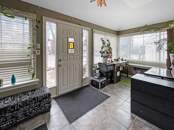 5th image of 80 Courcelette Rd