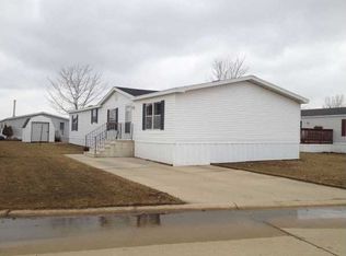 2502 Carlsbad St SW, Cedar Rapids, IA 52404