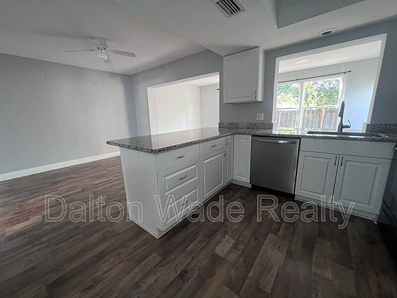 4th image of 2072 Los Lomas Dr
