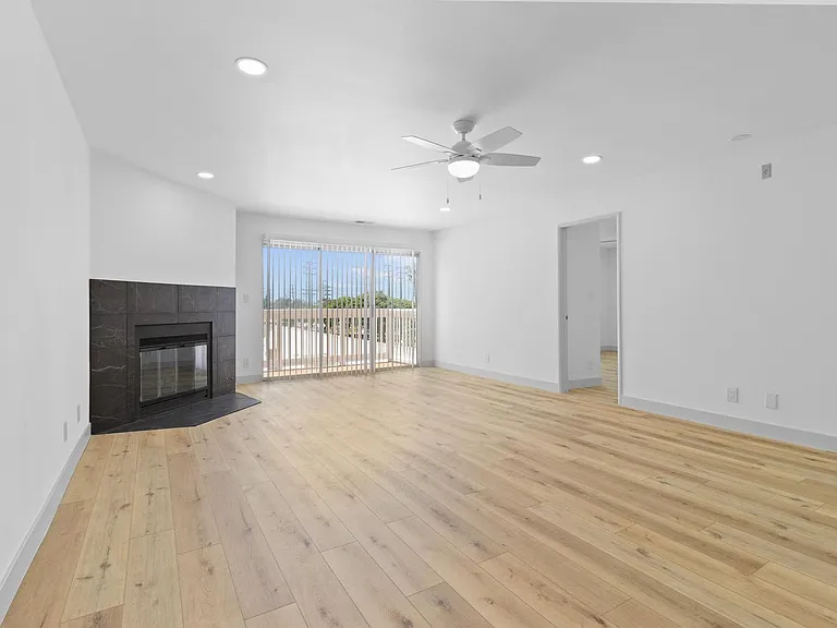 208 E Imperial Ave — Photo 15