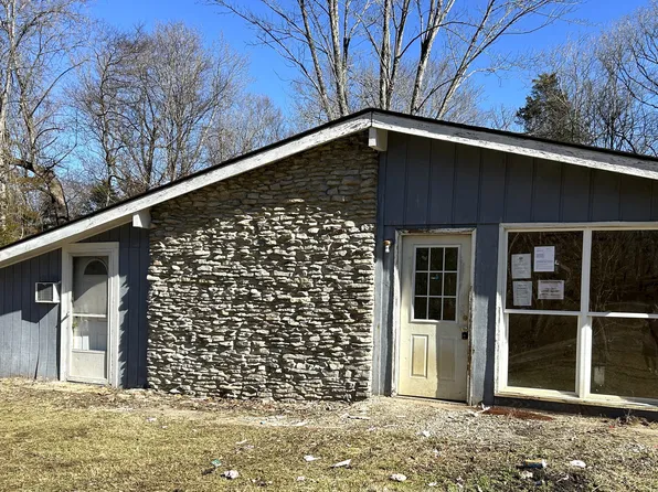 190 SE Cherokee Dr, North Vernon, IN 47265