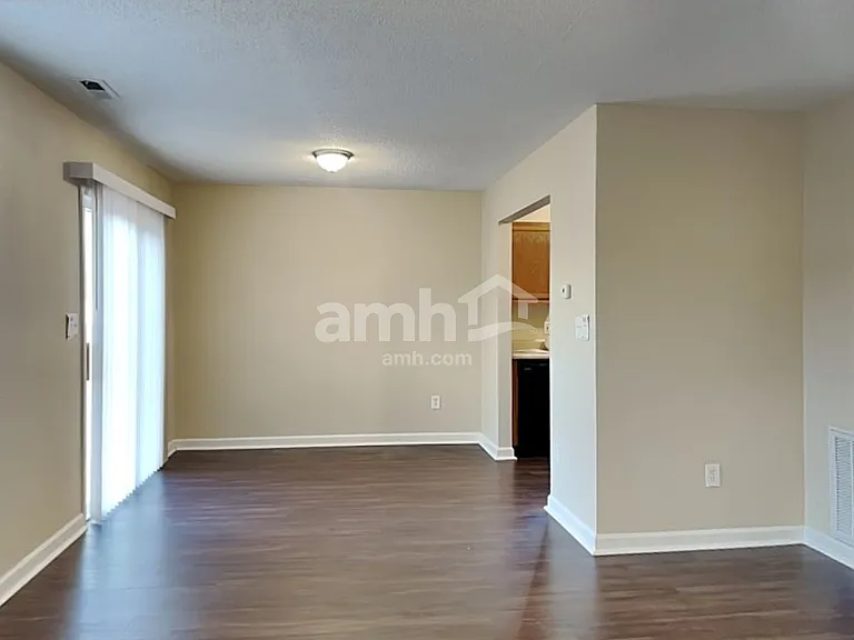 1685 Willowview Ln — Photo 5