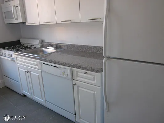 Rented by Kian Realty | media 18