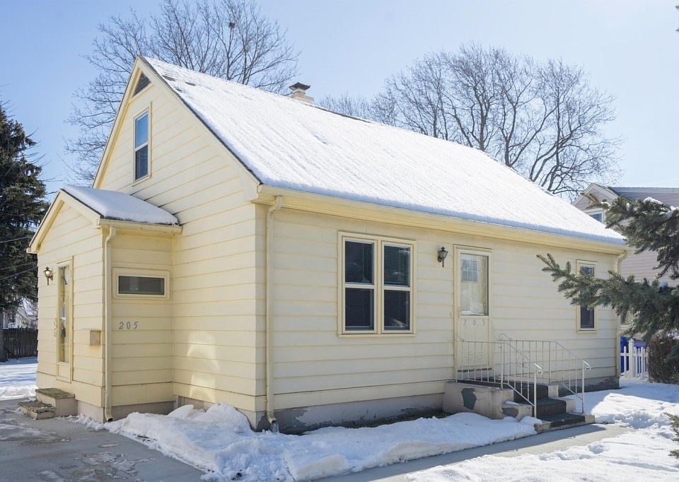 1st image of 205 Chamberlin Dr