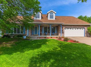 43 Ravenwood Cir, Bloomington, IL