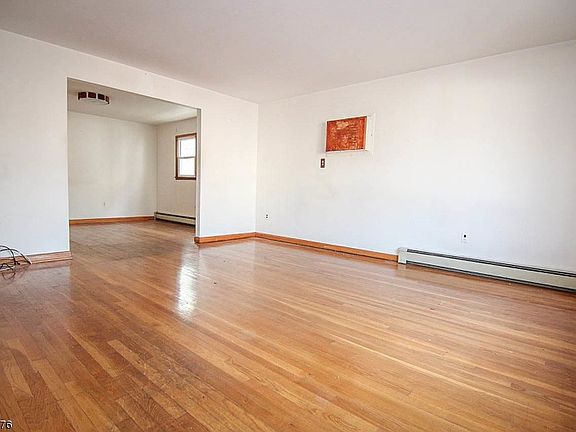 3rd image of 21 Crystal St
