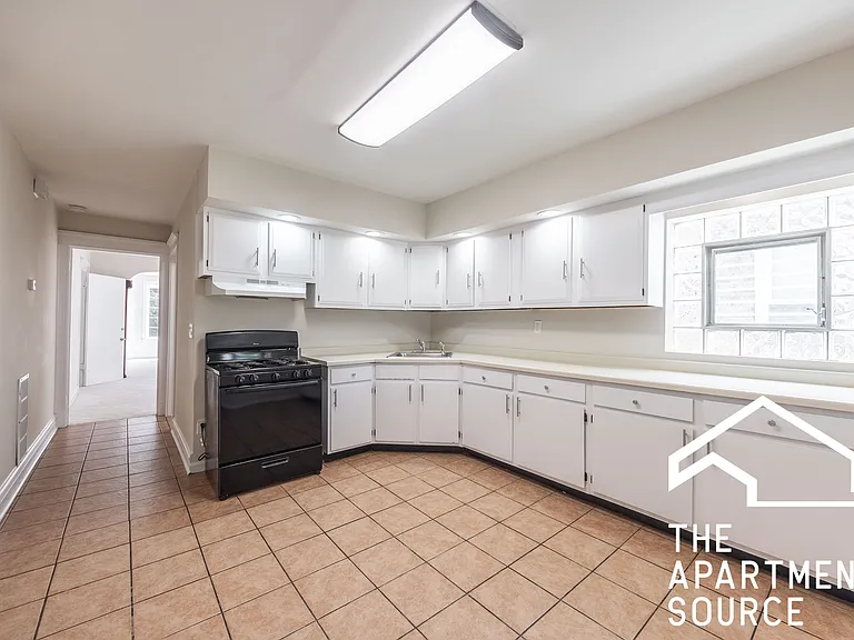 2110 N Avers Ave #G — Photo 7