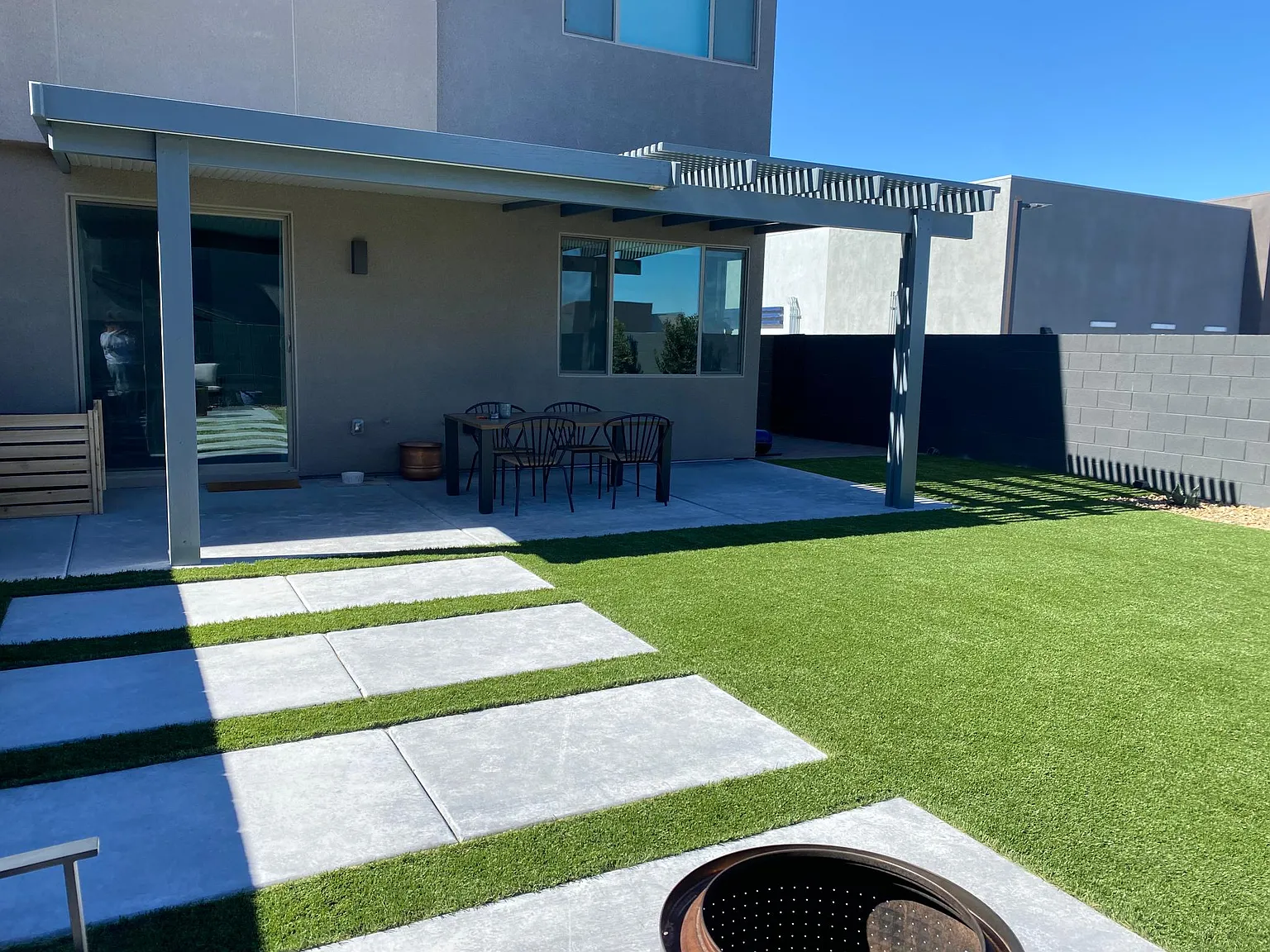 3 bed, 2.5 bath, 1924 sqft, $2,600 — Photo 2
