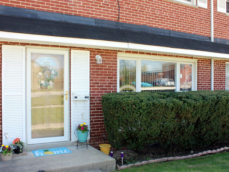 1st image of 15W637 Grand Ave