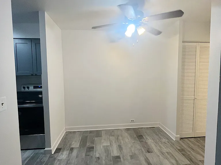 3900 N Pine Grove Ave #411 — Photo 9
