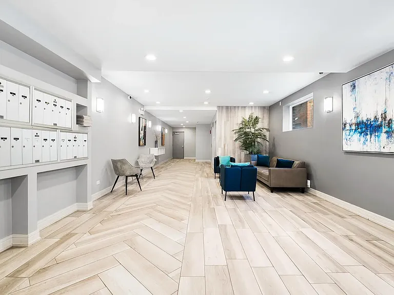 652 N Morgan St #202 — Photo 17