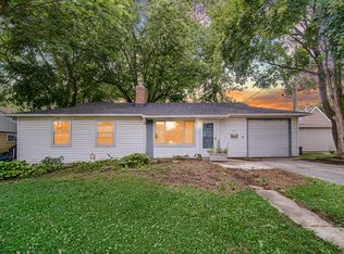 234 N Knollwood Dr, Wheaton, IL 60187