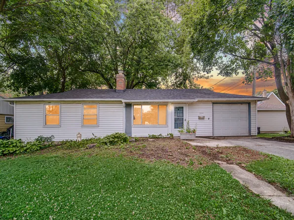 234 N Knollwood Dr, Wheaton, IL 60187