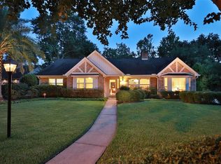 8123 Fernbrook Ln, Houston, TX 77070
