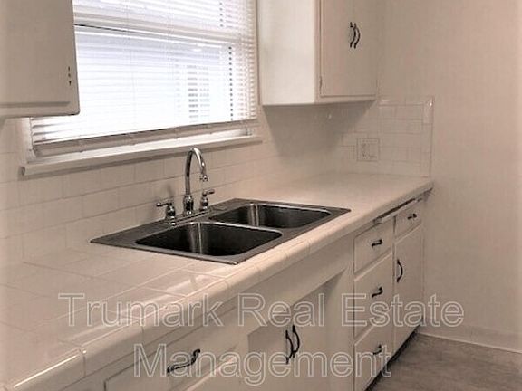 2nd image of 4850 Ellenwood Dr APT 4