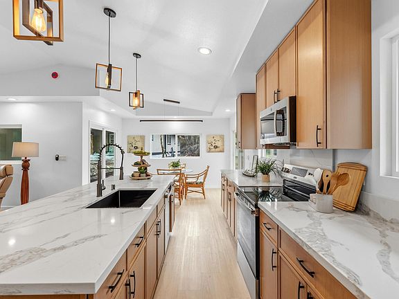 3rd image of 11-3290 Mokuna St