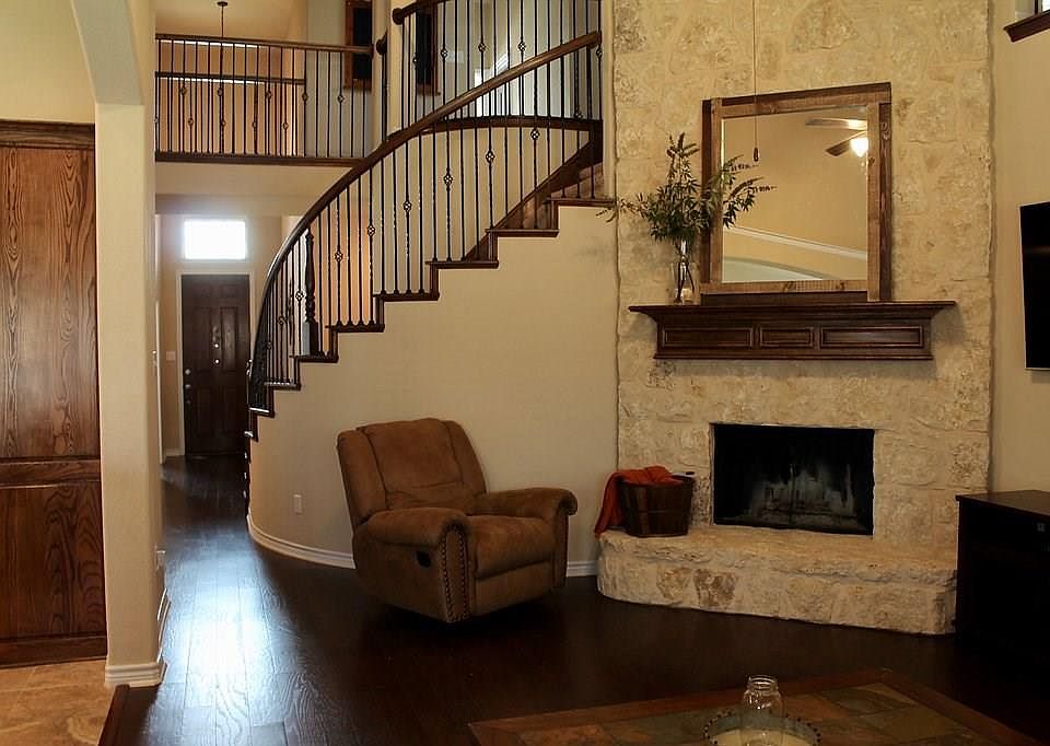 1st image of 1413 Creosote Dr
