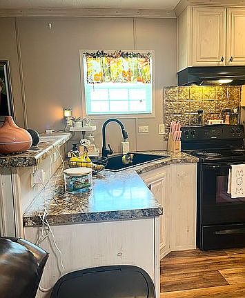 5th image of 212 Harmony Ct