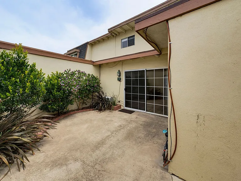 20368 Flora Ln — Photo 27