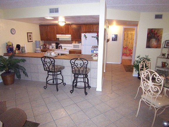2nd image of 111 Gardenia St #101
