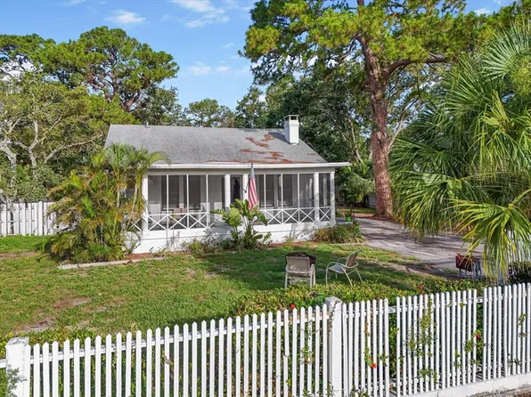 520 27th St W, Bradenton, FL 34205