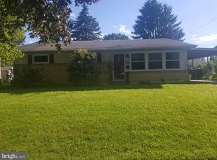 128 Winston Dr, Mechanicsburg, PA 17055