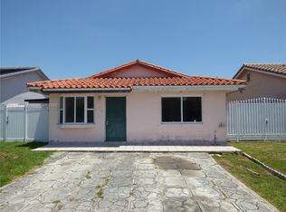 9023 NW 113th St, Hialeah Gardens, FL 33018