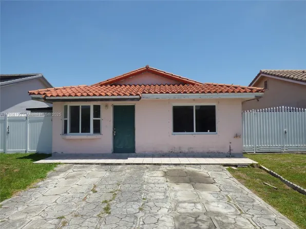 9023 NW 113th St, Hialeah Gardens, FL 33018