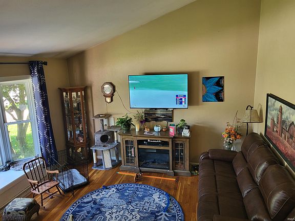 2nd image of 15 Manchester Ln