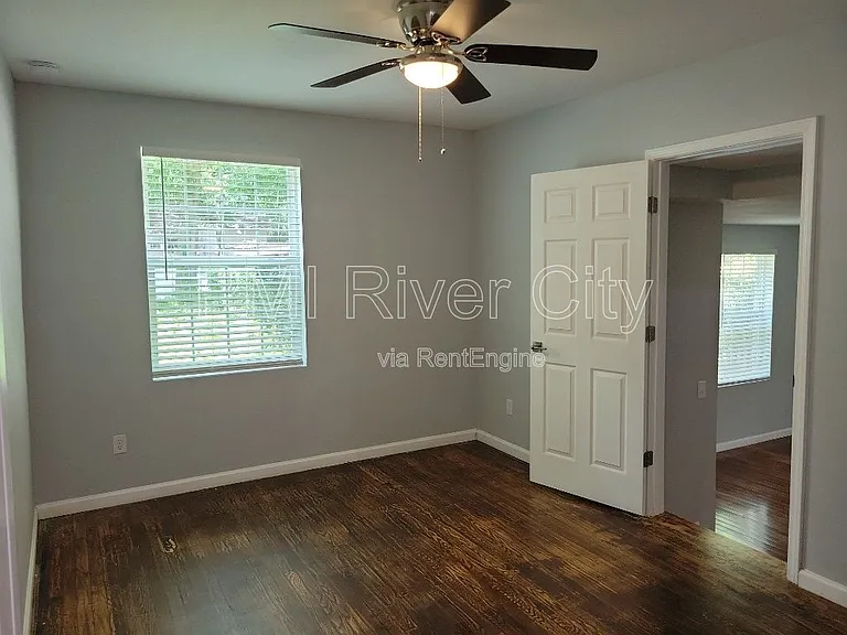 1356 River Hills Cir E — Photo 22