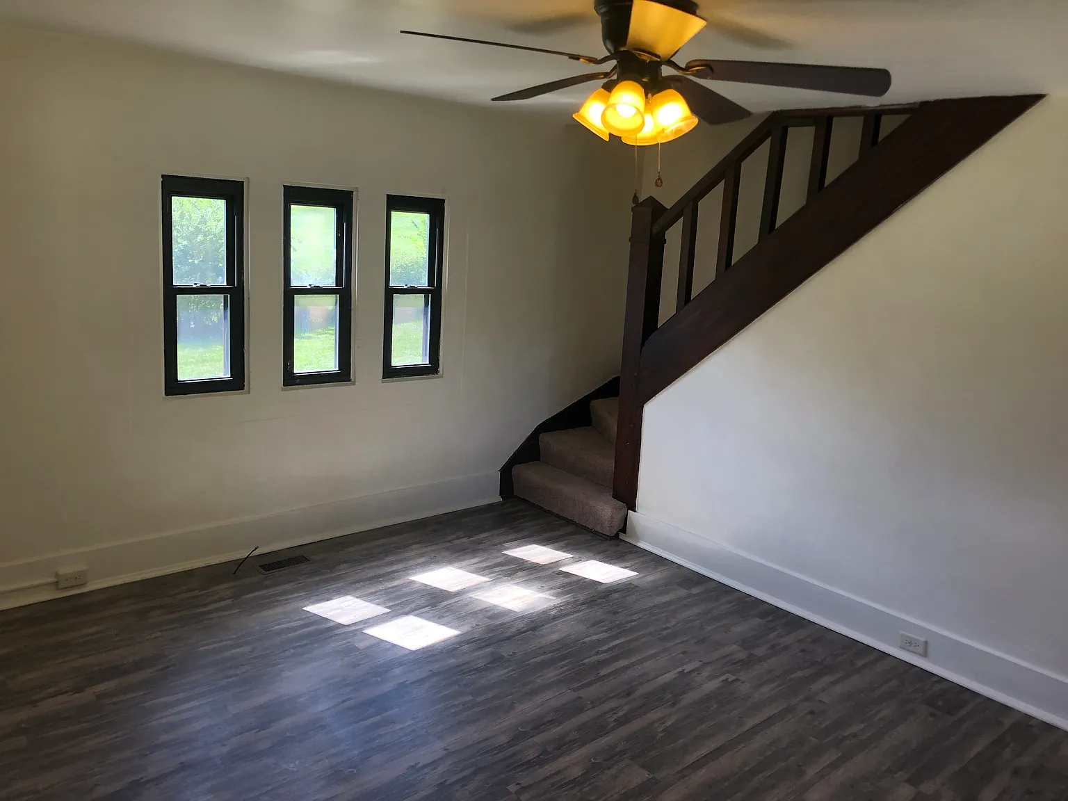 3 bed, $1,900 — Photo 2