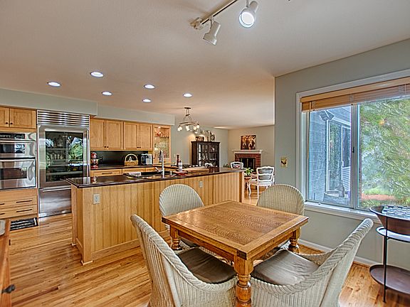 4th image of 94 Alta Dr #A