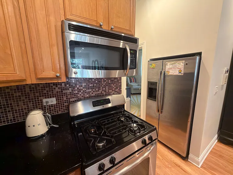 1508 W Erie St #2 — Photo 8
