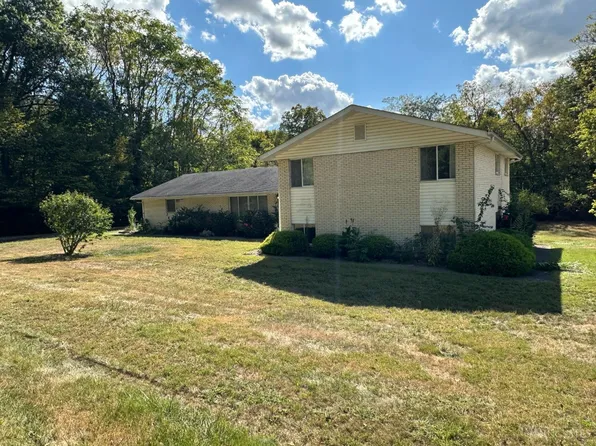 667 Rising Hill Dr, Xenia, OH 45385