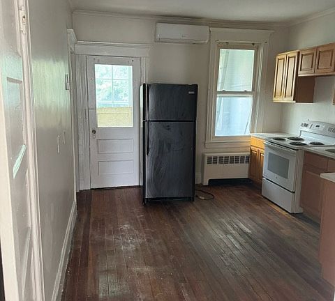 5th image of 24 Mulberry St #3F