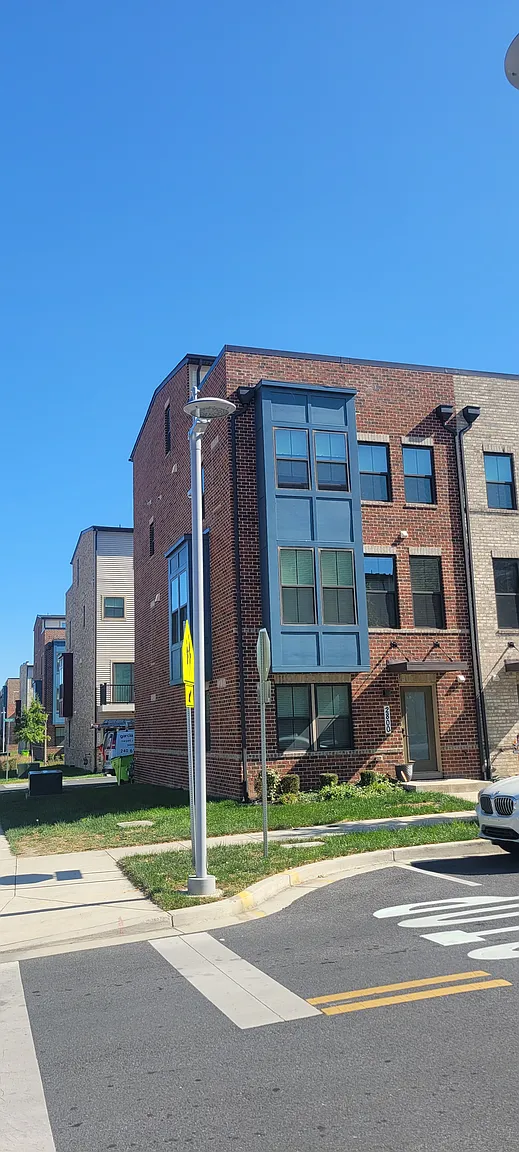 2800 Lewis Ave photo 1