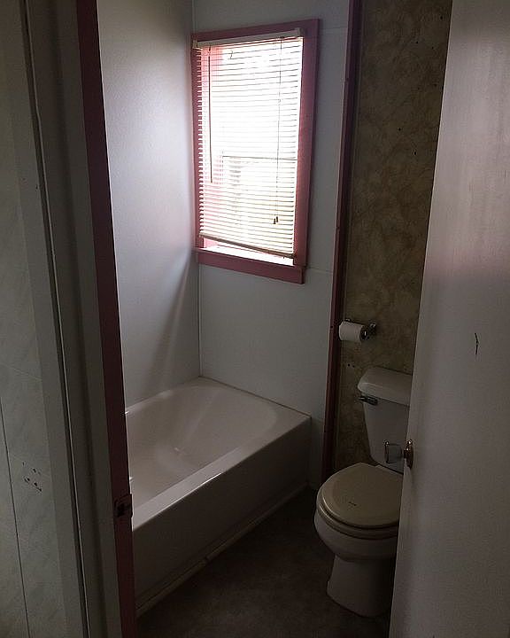 2nd image of 1001 Archer Ave