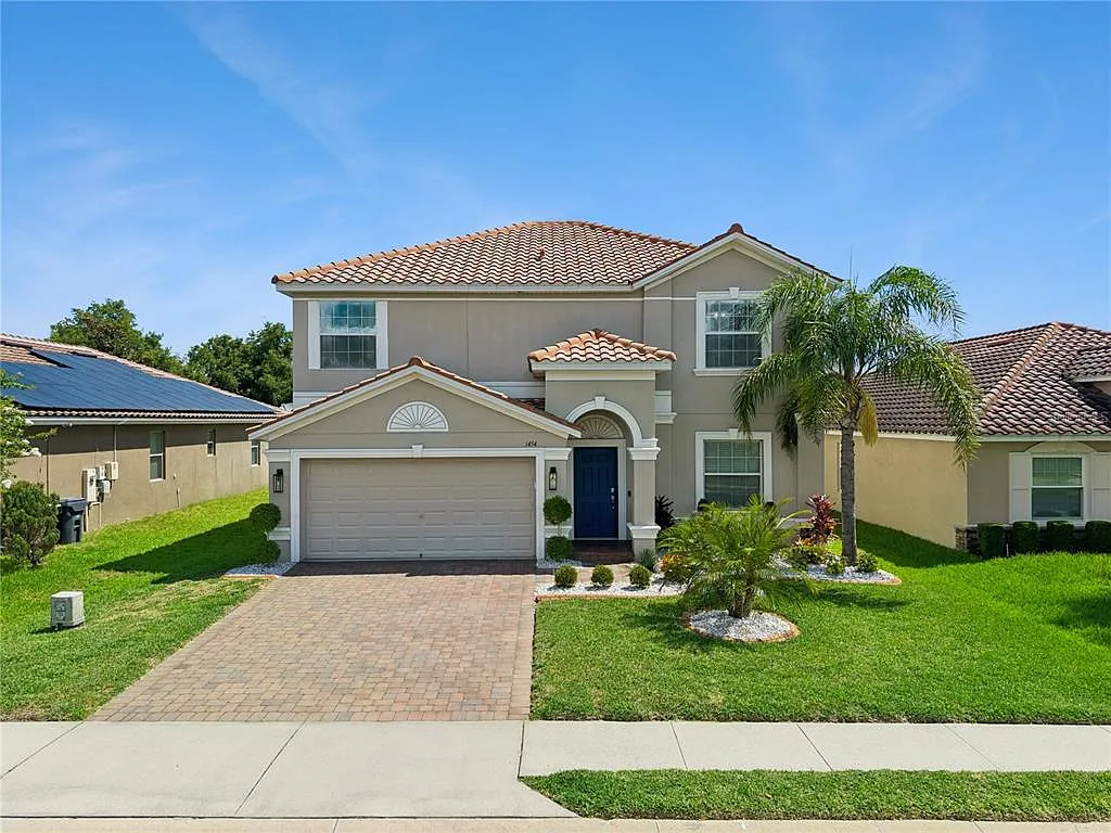 4 bed, 2.5 bath, 2440 sqft, $2,950 — Photo 1