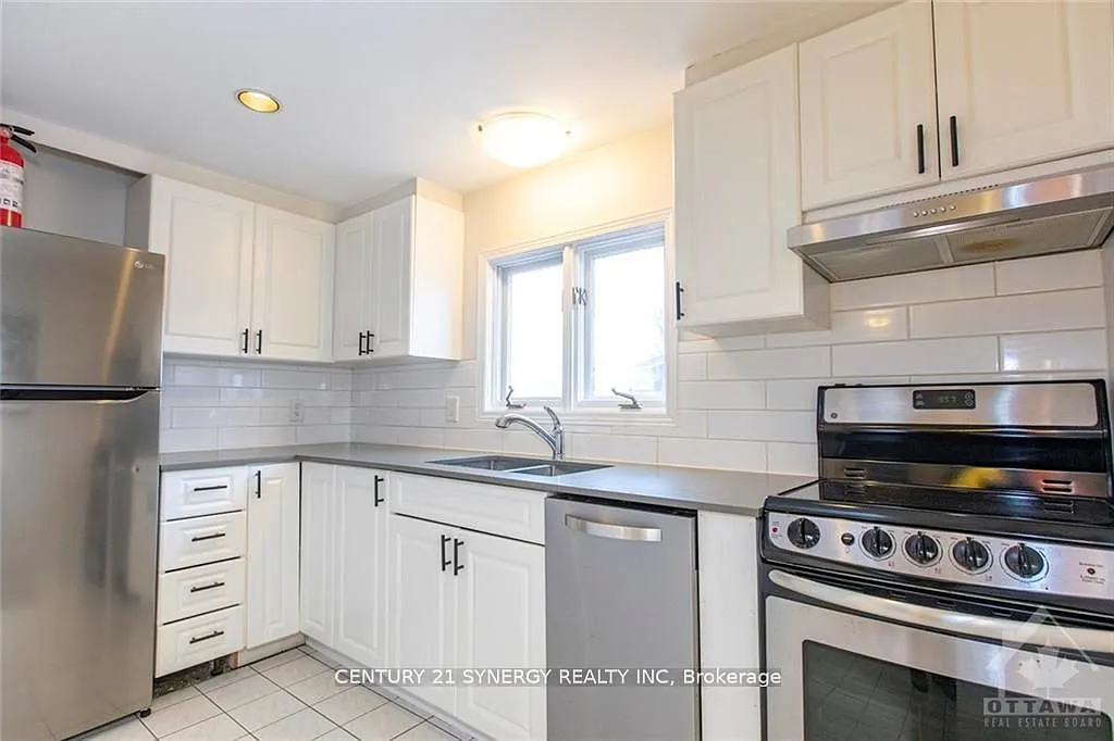 Building Photo - 450 Maclaren St #10