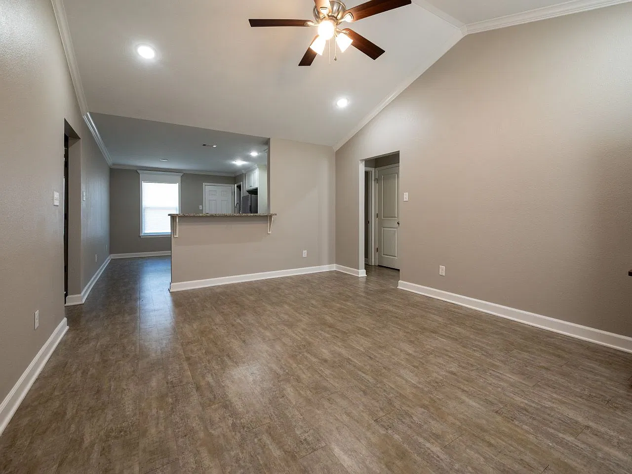 3 bed, 1284 sqft, $1,700 — Photo 3