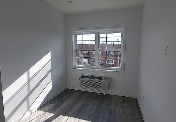 3rd image of 1709 Park Pl #2C