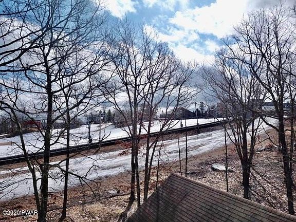 3rd image of 162 Powderhorn Dr